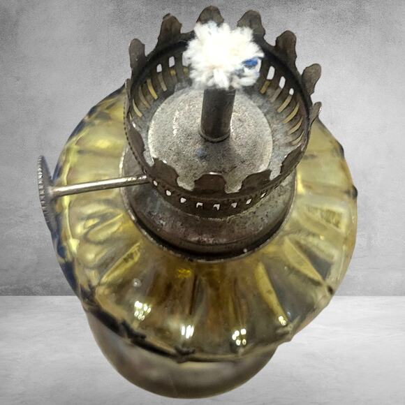 vintage Amber Glass oil lamp, kerosene lamp,ruffled globe,cottage - Picture 10 of 10